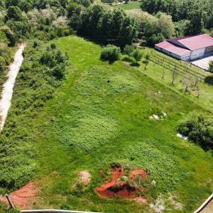 BARBAN - Građevinsko zemljište s projektom (polovica duplexa), 15 minuta do mora