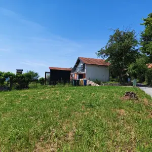 BEDEKOVČINA - Građevinsko zemljište 1.339 m2 s dva izlaza na cestu!