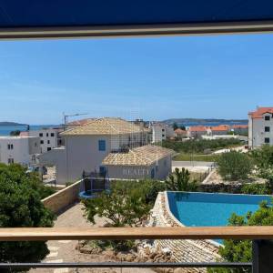 BRODARICA, ŠIBENIK - kuća s bazenom i pogledom 
