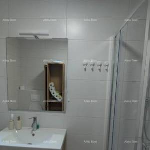 BRTONIGLA, ISTRA – Moderan 3-soban apartman s vrtom i dva parkirna mjesta