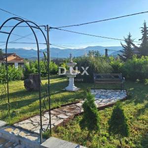 ČAVLE - villa s 3 stana, grijanim bazenom, konobom i garažom - uhodani posao!