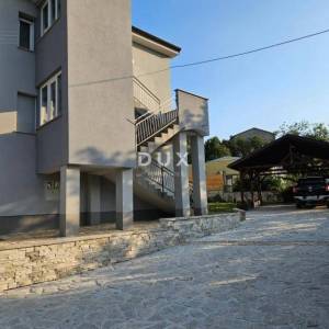 ČAVLE - villa s 3 stana, grijanim bazenom, konobom i garažom - uhodani posao!