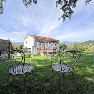 ČAVLE - villa s 3 stana, grijanim bazenom, konobom i garažom - uhodani posao!
