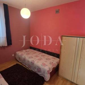 Cesarica apartman sa okućnicom blizu mora