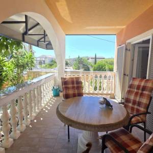 Cesarica apartman sa okućnicom blizu mora