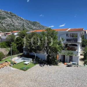 Cesarica kuća sa 6 apartmana 1.red do mora