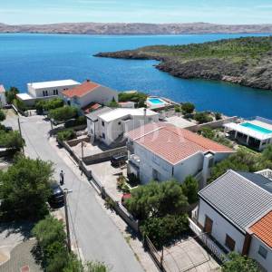 Cesarica kuća sa 6 apartmana 1.red do mora