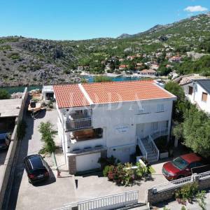 Cesarica kuća sa 6 apartmana 1.red do mora