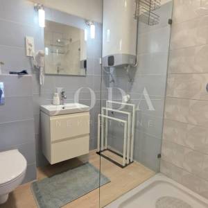 Cesarica kuća sa 6 apartmana 1.red do mora