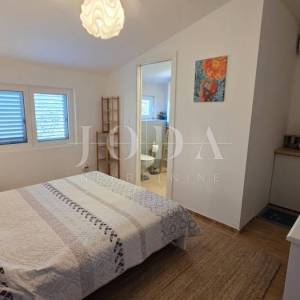 Cesarica kuća sa 6 apartmana 1.red do mora