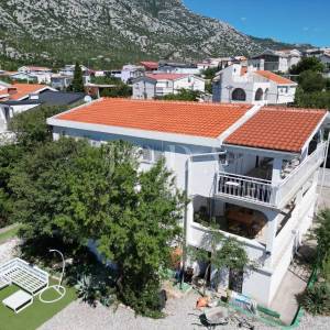 Cesarica kuća sa 6 apartmana 1.red do mora