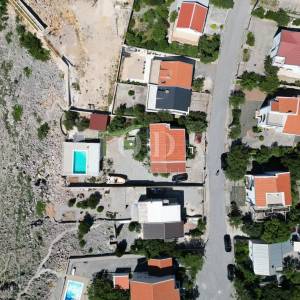 Cesarica kuća sa 6 apartmana 1.red do mora