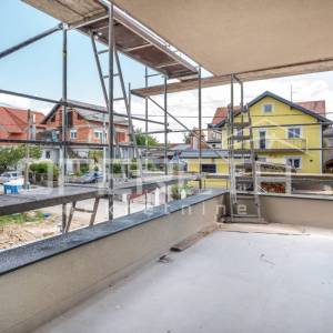 Četverosoban stan s natkrivenim balkonom - novogradnja u Sesvetama