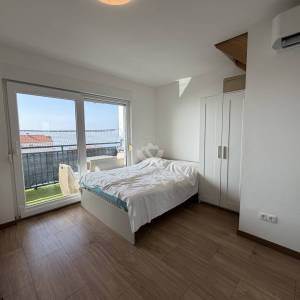 Crikvenica, 3-soban- dvoetažni stan  78 m2, pogled na More