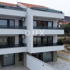 CRIKVENICA, DRAMALJ - Dvoetažni apartman sa bazenomna 300 metara od mora!