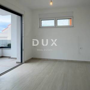 CRIKVENICA, DRAMALJ - Dvoetažni apartman sa bazenomna 300 metara od mora!
