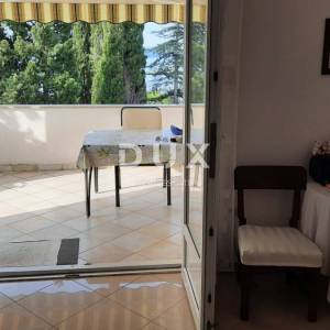 CRIKVENICA, DRAMALJ - stan u zelenoj oazi, sa pogledom na more