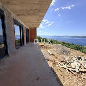 CRIKVENICA, DRAMALJ - Vila na osami s grijanim bazenom i welnessom, panoramski pogled na more