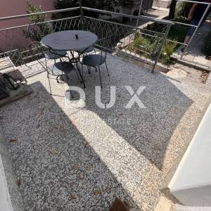 CRIKVENICA - Dvije kuće s garažom u blizini centra