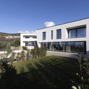 Crikvenica – Moderna vila s bazenom i pogledom na more