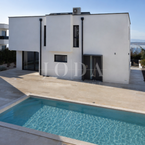 Crikvenica – Moderna vila s bazenom i pogledom na more