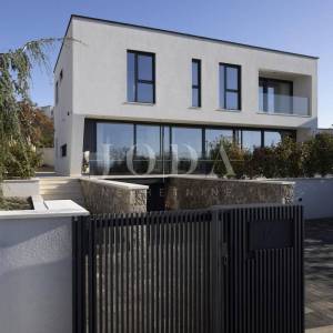 Crikvenica – Moderna vila s bazenom i pogledom na more