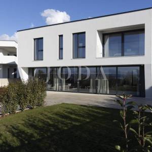 Crikvenica – Moderna vila s bazenom i pogledom na more