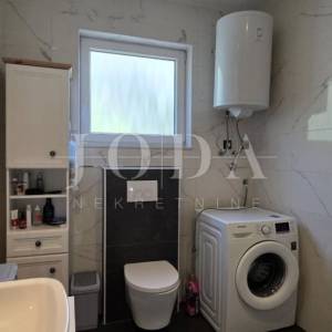 Crikvenica – Namješten stan 75,31 m² | 3 spavaće sobe | Parking | Mirna lokacija