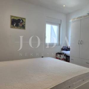 Crikvenica – Namješten stan 75,31 m² | 3 spavaće sobe | Parking | Mirna lokacija