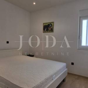 Crikvenica – Namješten stan 75,31 m² | 3 spavaće sobe | Parking | Mirna lokacija