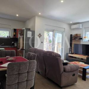 Crikvenica – Namješten stan 75,31 m² | 3 spavaće sobe | Parking | Mirna lokacija