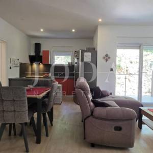 Crikvenica – Namješten stan 75,31 m² | 3 spavaće sobe | Parking | Mirna lokacija
