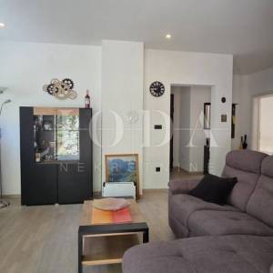 Crikvenica – Namješten stan 75,31 m² | 3 spavaće sobe | Parking | Mirna lokacija