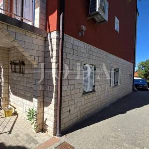 Crikvenica prizemlje sa okućnicom