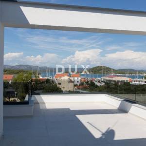 DALMACIJA, MURTER - Penthouse blizu pješčane plaže!