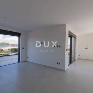 DALMACIJA, MURTER - Penthouse blizu pješčane plaže!