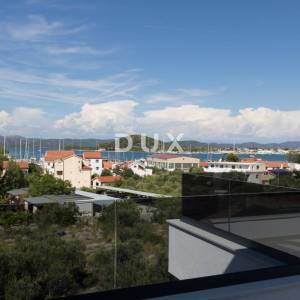 DALMACIJA, MURTER - Penthouse blizu pješčane plaže!