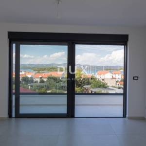 DALMACIJA, MURTER - Penthouse blizu pješčane plaže!