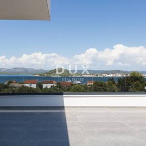 DALMACIJA, MURTER - Penthouse 300m od plaže!