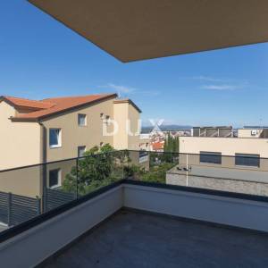 DALMACIJA, VODICE - 2S+DB sa panoramskom krovnom terasom