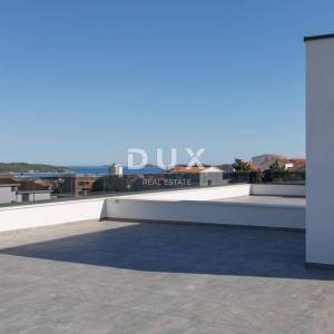 DALMACIJA, VODICE - 2S+DB sa panoramskom krovnom terasom