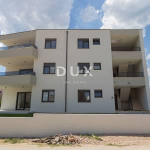 DALMACIJA, VODICE - Dvosoban stan, pogled na more, 2 parkinga