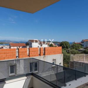 DALMACIJA, VODICE - Dvosoban stan, panoramska krovna terasa