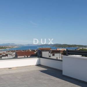 DALMACIJA, VODICE - Dvosoban stan, panoramska krovna terasa