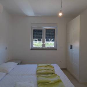 DALMACIJA, VODICE - Dvosoban stan na katu s 80m2 terase