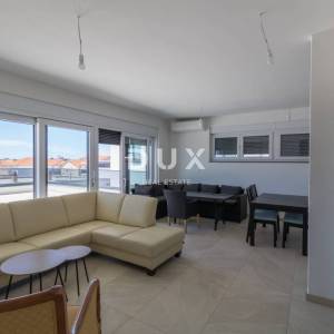 DALMACIJA, VODICE - Dvosoban stan na katu s 80m2 terase