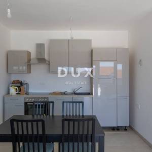 DALMACIJA, VODICE - Dvosoban stan na katu s 80m2 terase
