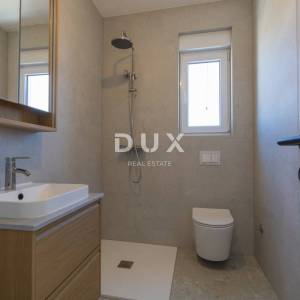 DALMACIJA, VODICE - Dvosoban stan na katu s 80m2 terase