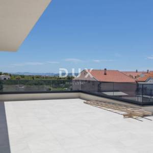 DALMACIJA, VODICE - Dvosoban stan na katu s 80m2 terase
