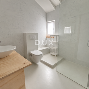 DALMACIJA, VODICE – Privatni mini resort s 4 apartmana i bazenom, 300 m od centra